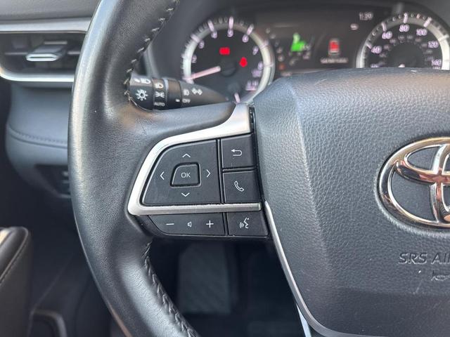 Photo of 2023 Midnight Black Metallic Toyota Highlander