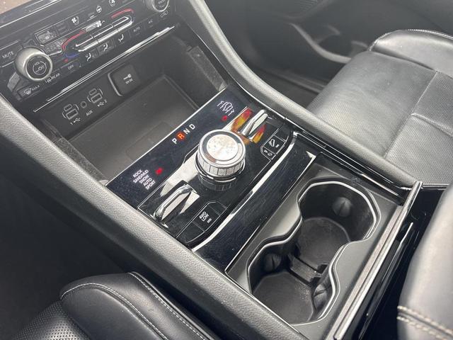 Photo of 2021 Bright White Clearcoat Jeep Grand Cherokee L