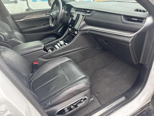 Photo of 2021 Bright White Clearcoat Jeep Grand Cherokee L