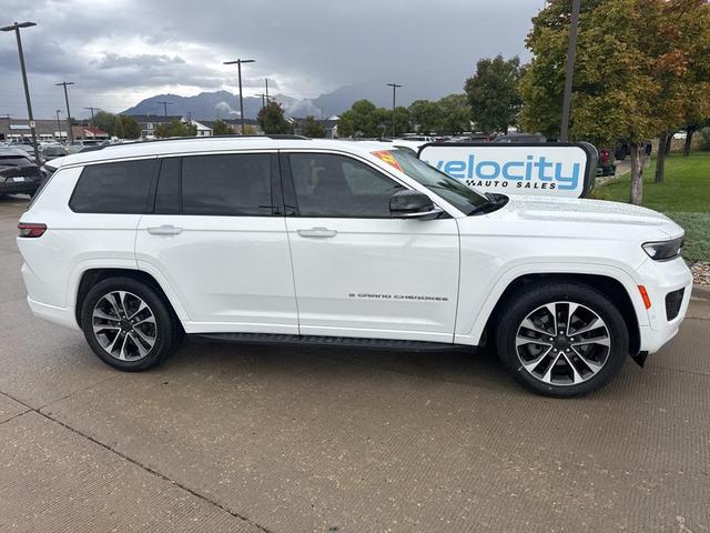 Photo of 2021 Bright White Clearcoat Jeep Grand Cherokee L