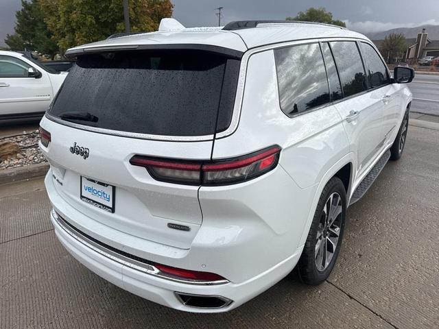 Photo of 2021 Bright White Clearcoat Jeep Grand Cherokee L