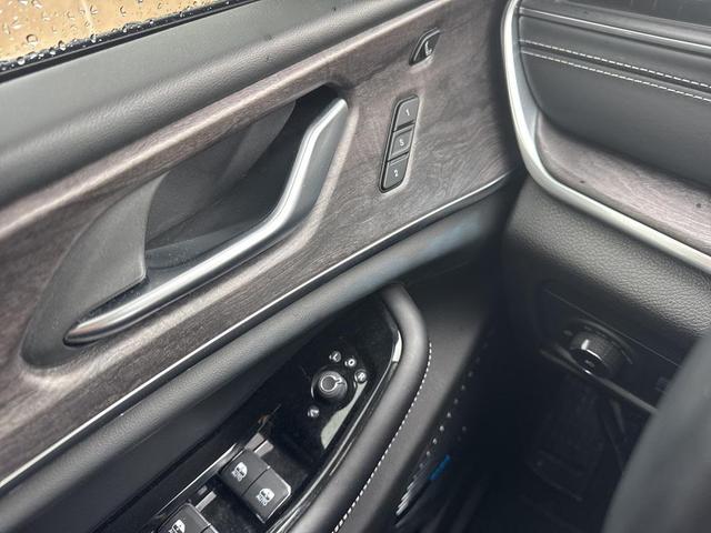 Photo of 2021 Bright White Clearcoat Jeep Grand Cherokee L