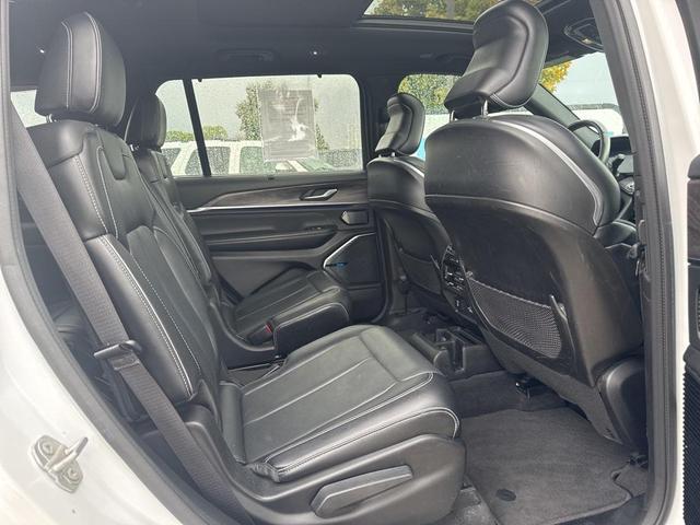 Photo of 2021 Bright White Clearcoat Jeep Grand Cherokee L