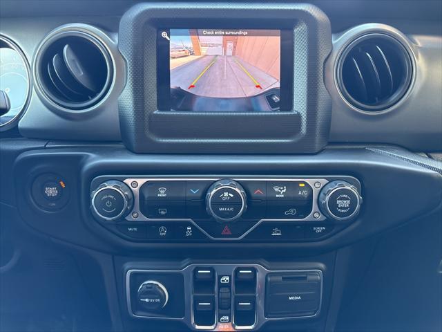 Photo of 2023 Black Clearcoat Jeep Gladiator
