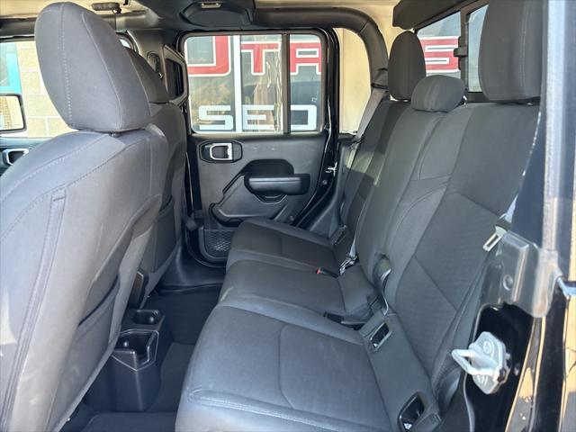 Photo of 2023 Black Clearcoat Jeep Gladiator