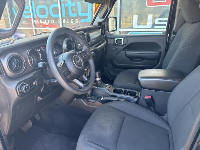 Photo of 2023 Black Clearcoat Jeep Gladiator