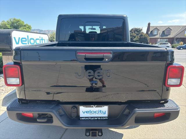 Photo of 2023 Black Clearcoat Jeep Gladiator