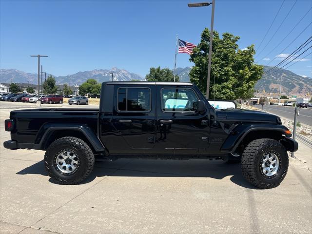 Photo of 2023 Black Clearcoat Jeep Gladiator
