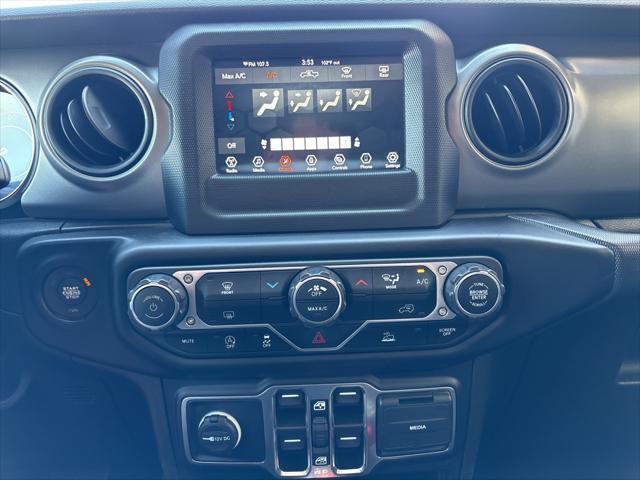Photo of 2023 Black Clearcoat Jeep Gladiator