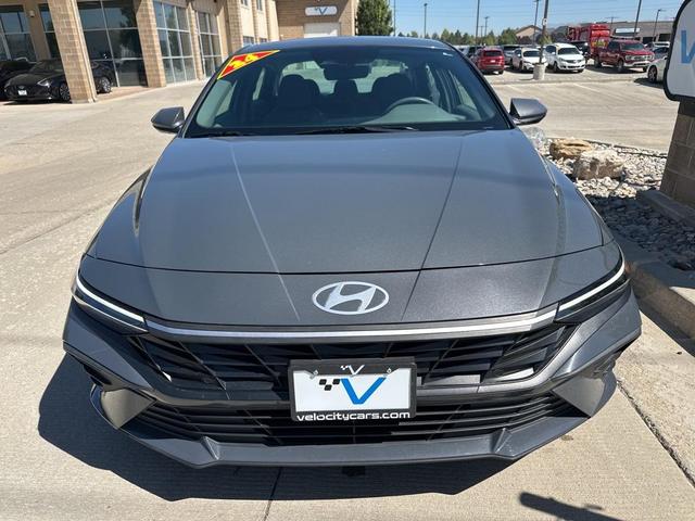Photo of 2024 Ecotronic Gray Hyundai ELANTRA