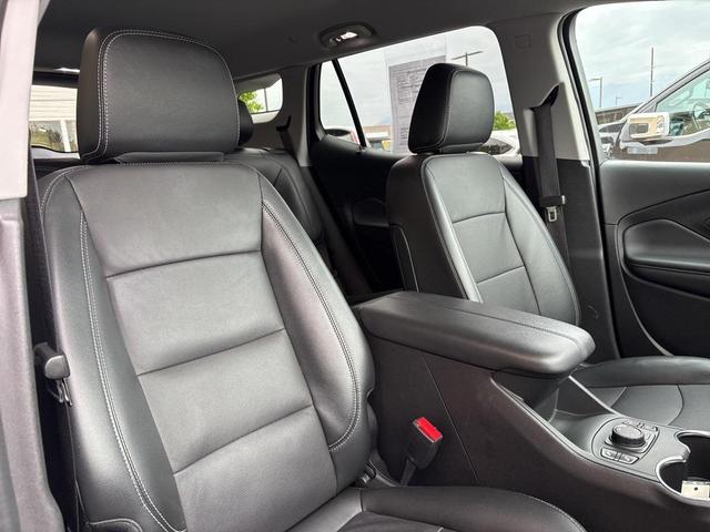Photo of 2024 Summit White GMC Terrain