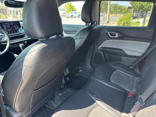 Photo of 2023 Bright White Clearcoat Jeep Compass
