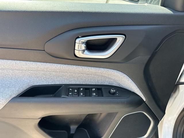 Photo of 2023 Bright White Clearcoat Jeep Compass