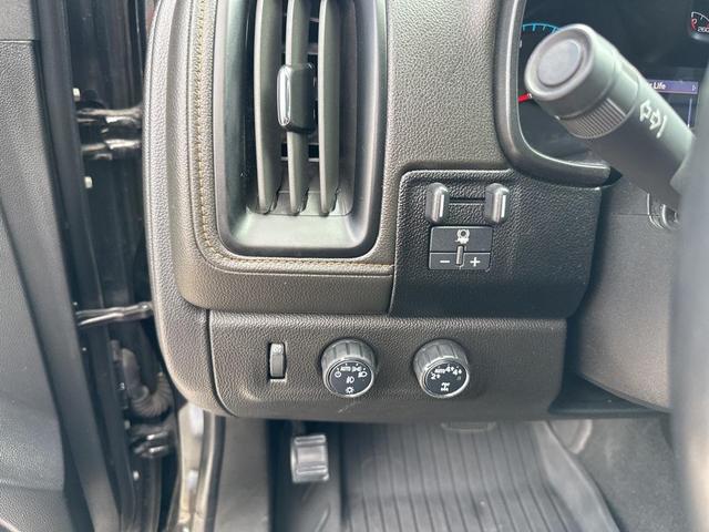 Photo of 2022 Onyx Black GMC Canyon