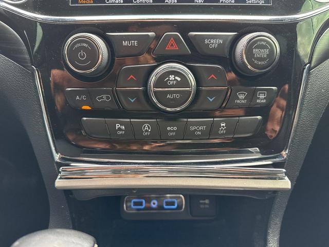 Photo of 2021 Bright White Clearcoat Jeep Grand Cherokee