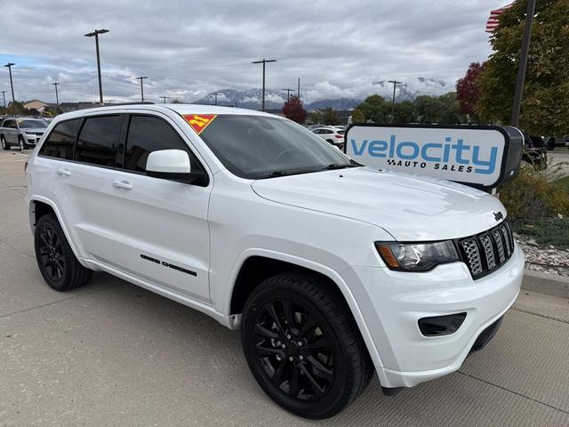 Photo of 2021 Bright White Clearcoat Jeep Grand Cherokee