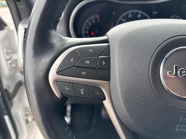 Photo of 2021 Bright White Clearcoat Jeep Grand Cherokee