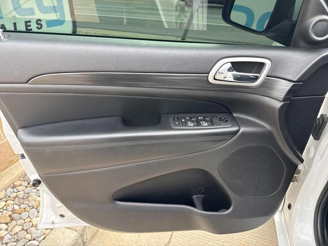 Photo of 2021 Bright White Clearcoat Jeep Grand Cherokee
