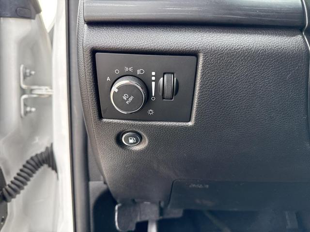 Photo of 2021 Bright White Clearcoat Jeep Grand Cherokee