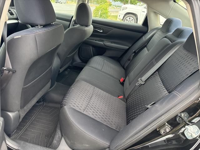 Photo of 2017 Super Black Clearcoat Nissan Altima