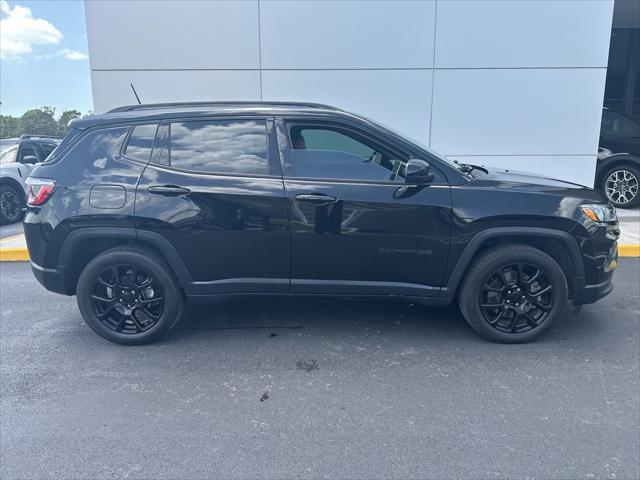 Photo of 2023 Diamond Black Crystal Pearlcoat Jeep Compass