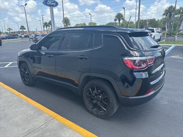 Photo of 2023 Diamond Black Crystal Pearlcoat Jeep Compass