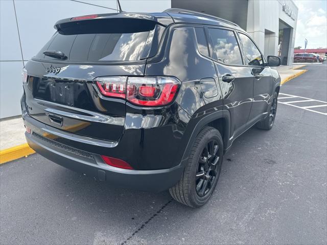 Photo of 2023 Diamond Black Crystal Pearlcoat Jeep Compass