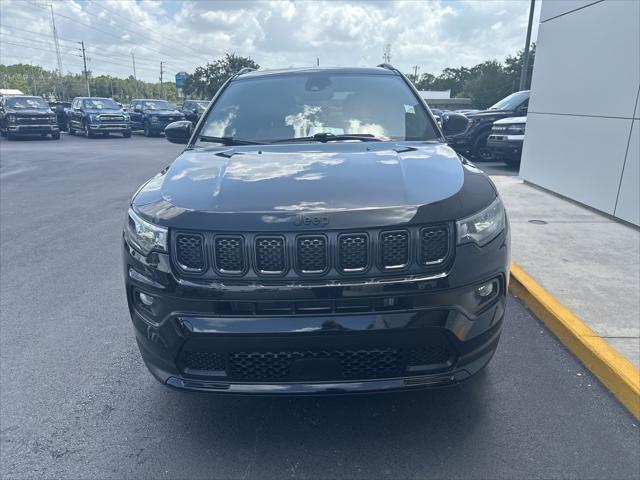 Photo of 2023 Diamond Black Crystal Pearlcoat Jeep Compass