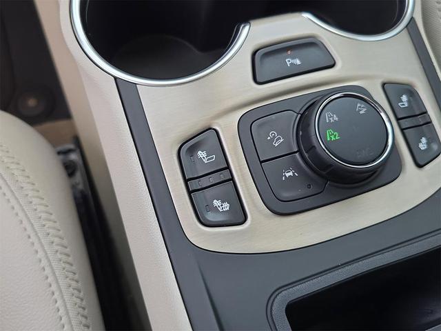 Photo of 2022 Summit White GMC Terrain