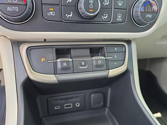 Photo of 2022 Summit White GMC Terrain
