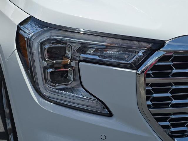 Photo of 2022 Summit White GMC Terrain
