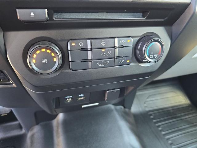 Photo of 2015 Oxford White Ford F-150