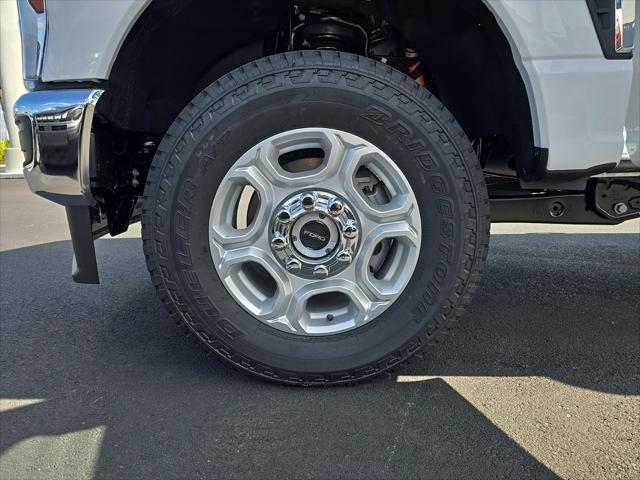 Photo of 2025 Oxford White Ford F-250