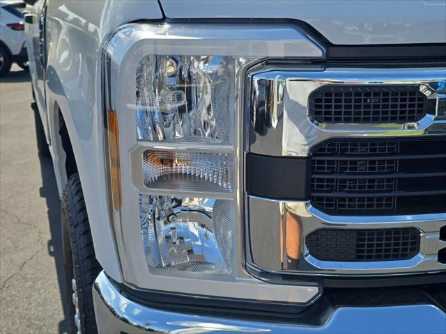 Photo of 2025 Oxford White Ford F-250