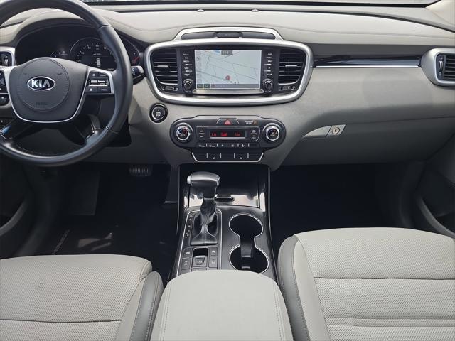 Photo of 2020 Ebony Black Kia Sorento