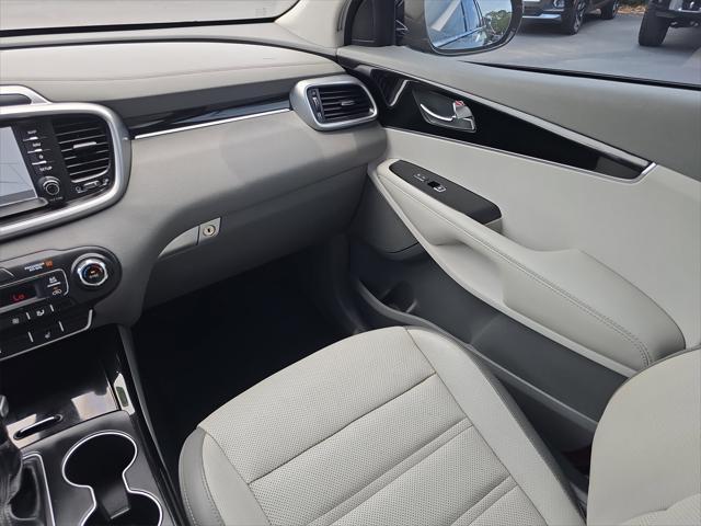 Photo of 2020 Ebony Black Kia Sorento