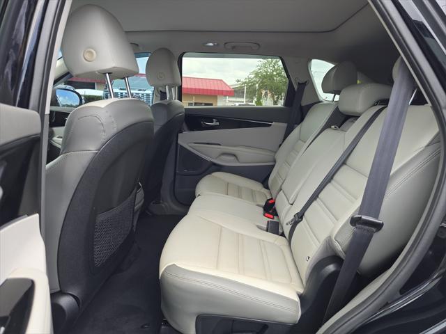 Photo of 2020 Ebony Black Kia Sorento
