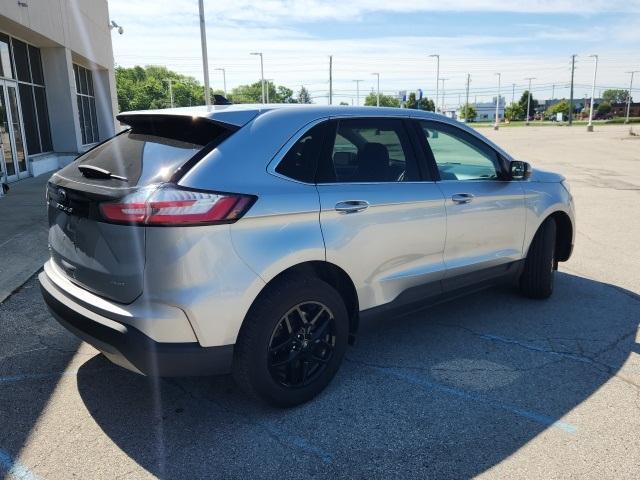 Photo of 2024 Silver Metallic Ford Edge