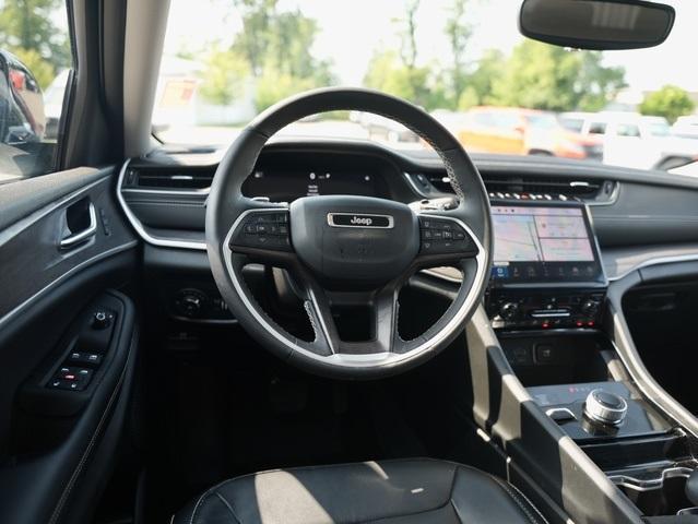 Photo of 2023 Velvet Red Pearlcoat Jeep Grand Cherokee