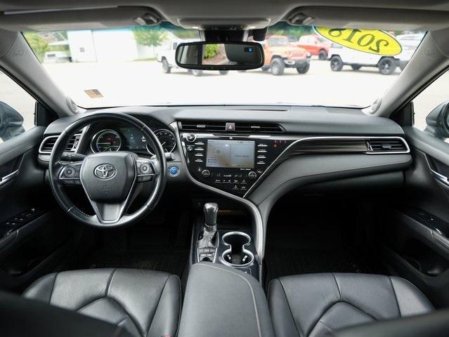 Photo of 2018 Blue Crush Metallic Toyota Camry Hybrid