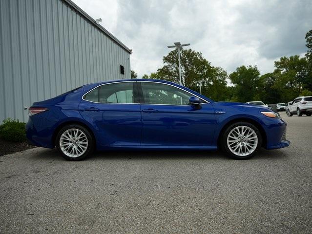 Photo of 2018 Blue Crush Metallic Toyota Camry Hybrid