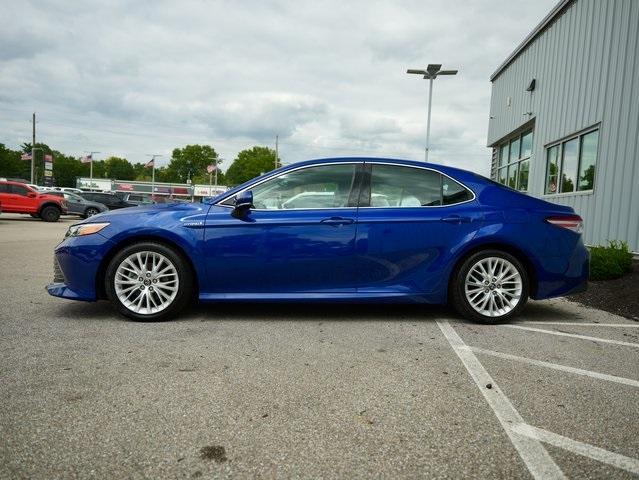 Photo of 2018 Blue Crush Metallic Toyota Camry Hybrid