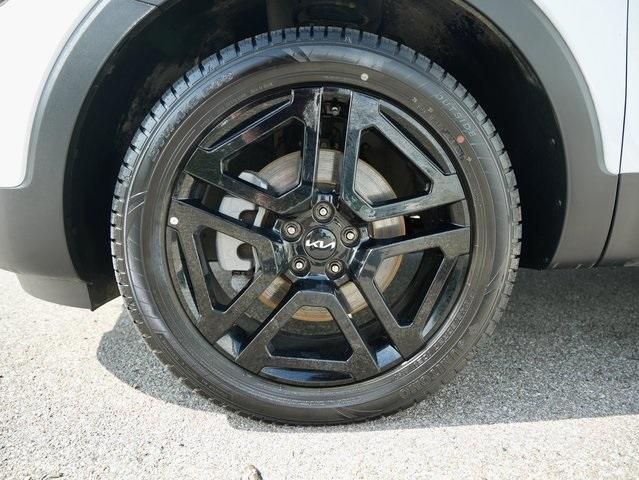 Photo of 2024 Glacial White Pearl Kia Telluride