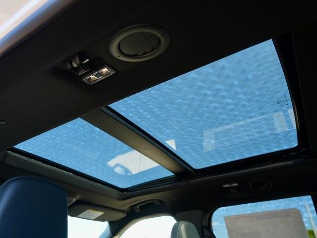 Photo of 2025 Star White Ford Explorer