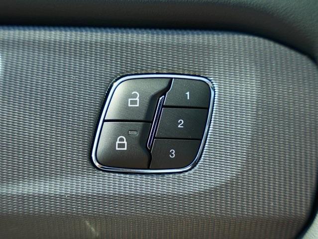 Photo of 2025 Star White Ford Explorer