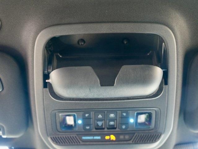 Photo of 2025 Star White Ford Explorer