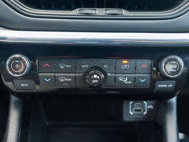 Photo of 2022 Redline Pearlcoat Jeep Compass