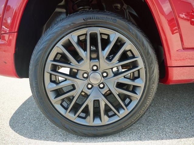 Photo of 2022 Redline Pearlcoat Jeep Compass