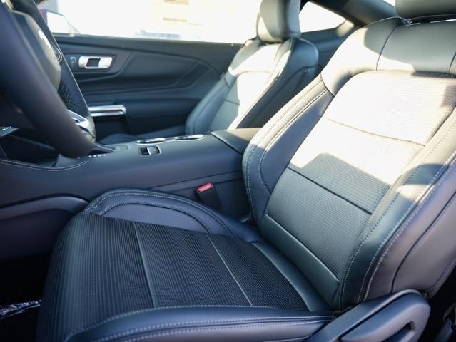 Photo of 2025 Molten Ford Mustang
