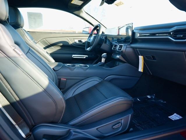 Photo of 2025 Molten Ford Mustang